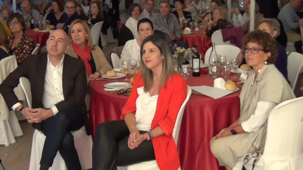 2022-11-26 ESTHER DONATE PRESENTACION COMO CANDIDATA ALCALDIA SANT JOAN 2023 RTE PATIO (12)