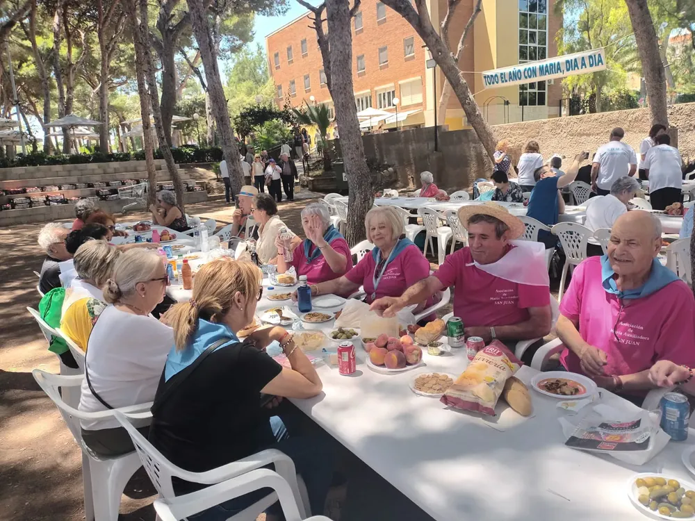 CHARO TOMÁS CONCEJALA DE FIESTAS ASISTE AL 40º ENCUENTRO DE ASOCIACIONES DE MARIA AUXILIADORA CELEBRADO EN CAMPELLO (1)