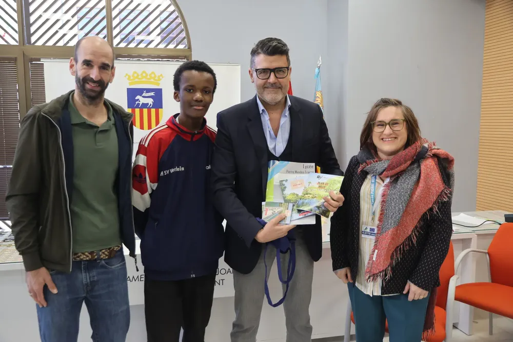 Intercambio de estudiantes franceses con alumnado del IES Luis García Berlanga VISITA AYUNTAMIENTO PROFESORACONCEJAL NICOLAS LOPEZ 2023