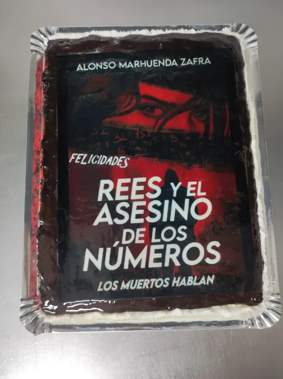 Alonso Marhuenda presenta en Sant Joan Rees y el Asesino de los Números tarta