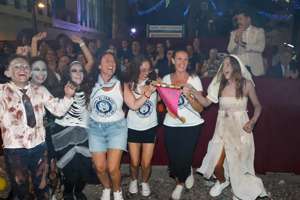 DESFILE DE CARROZAS SANT JOAN 2026 PREMIO PEÑA CON NICOLAS LOPEZ