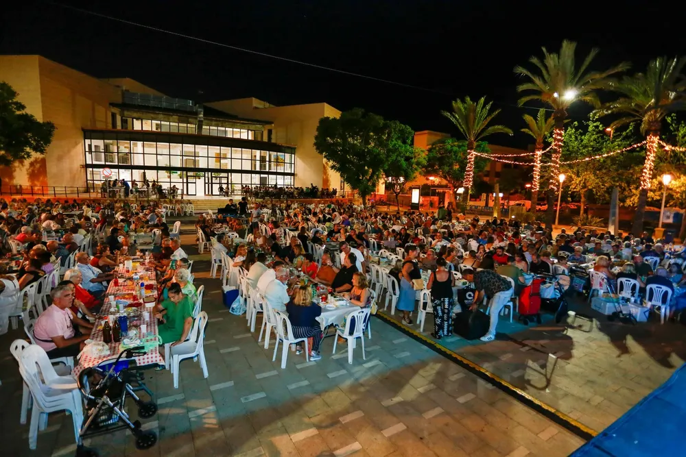 A LA LLUM DE LA LLUNA PUBLICO 2025