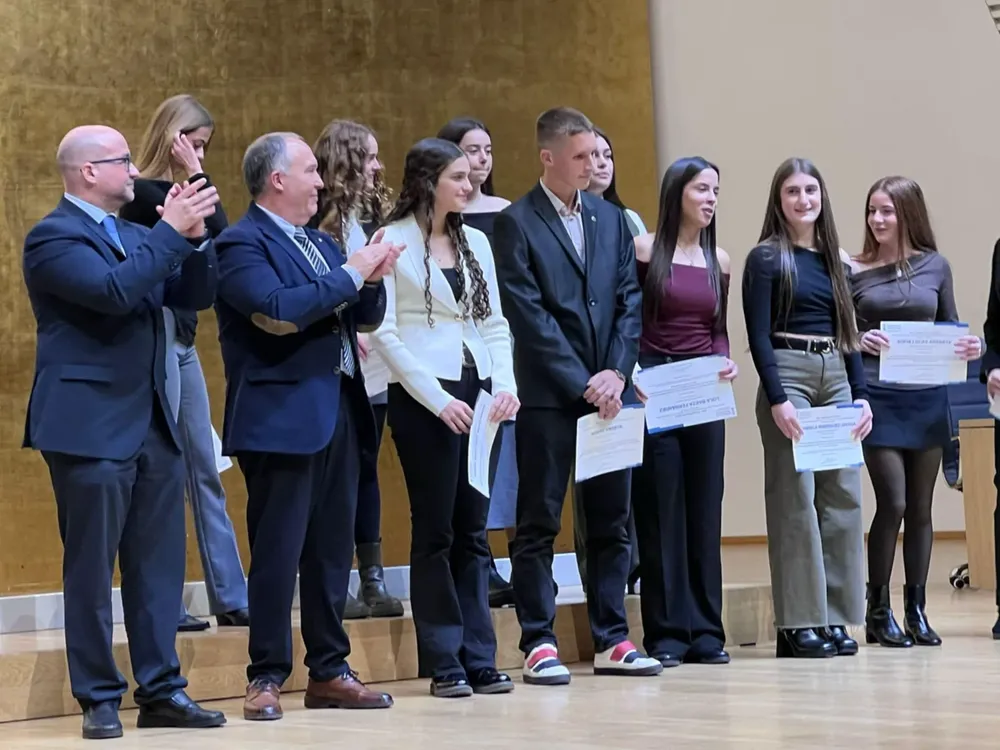 premios extraordinarios al rendimiento académico campello 2025