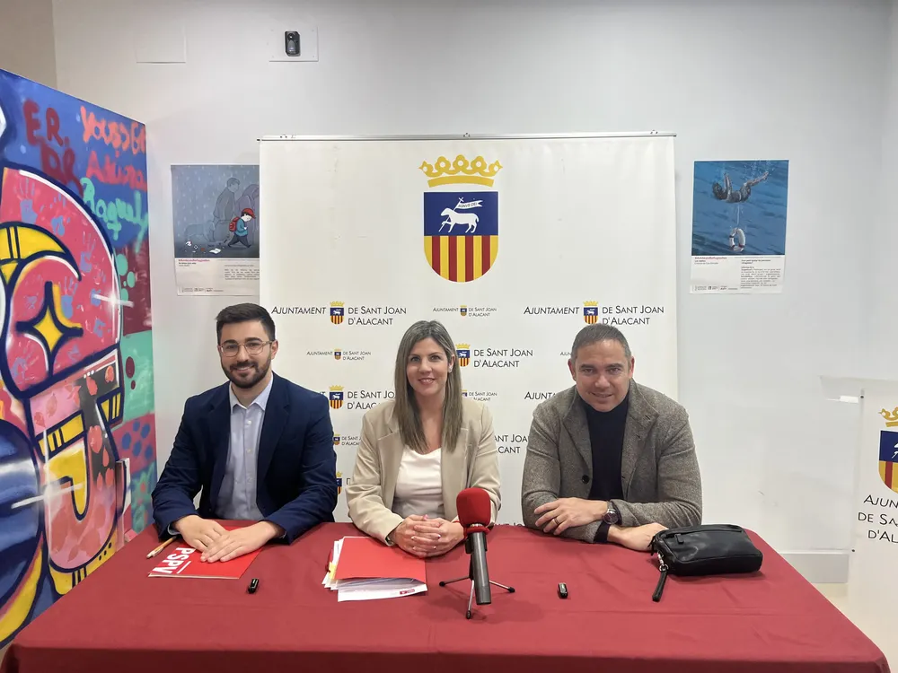 RUEDA DE PRENSA ESTHER DONATE VIVIENDA SANT JOAN SENTADOS MESA FEBRERO 2024