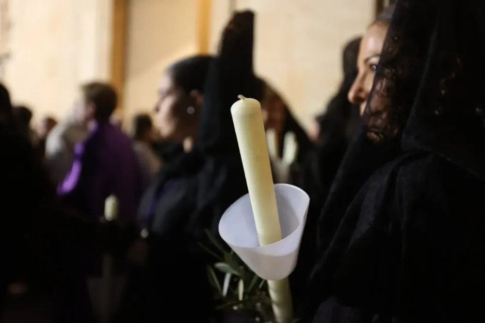 VIERNES SANTO SANT JOAN 2024 PROCESION MUJER DE MANTILLA