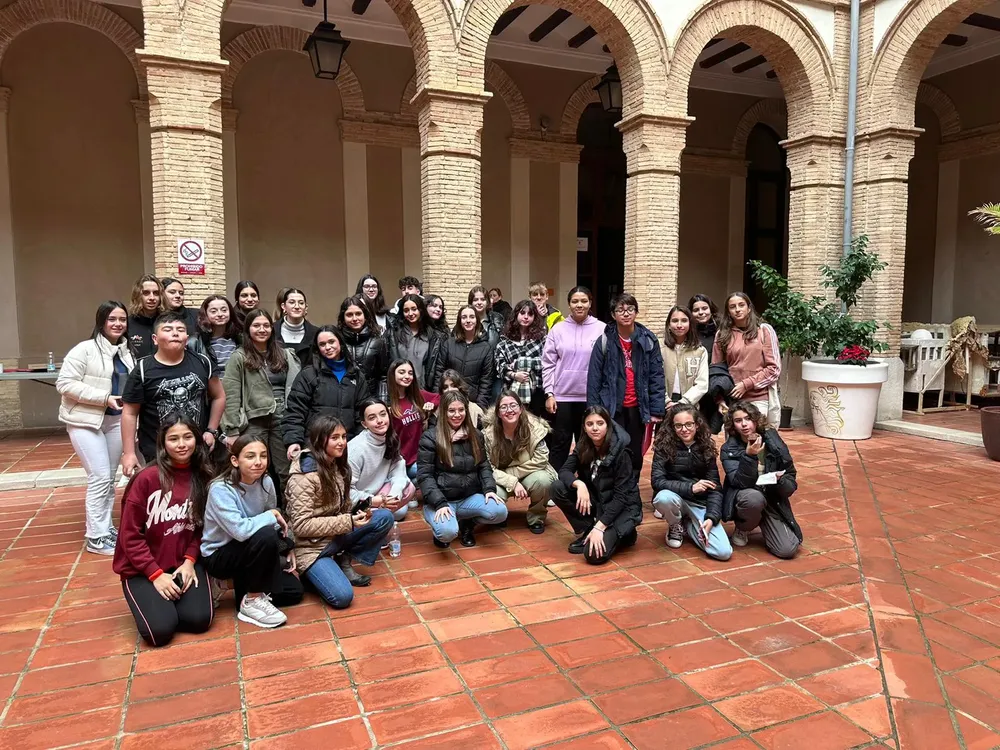 alumnos del taller de Teatro joven de la Escuela Municipal de Teatro de sant joan en alzira 2024