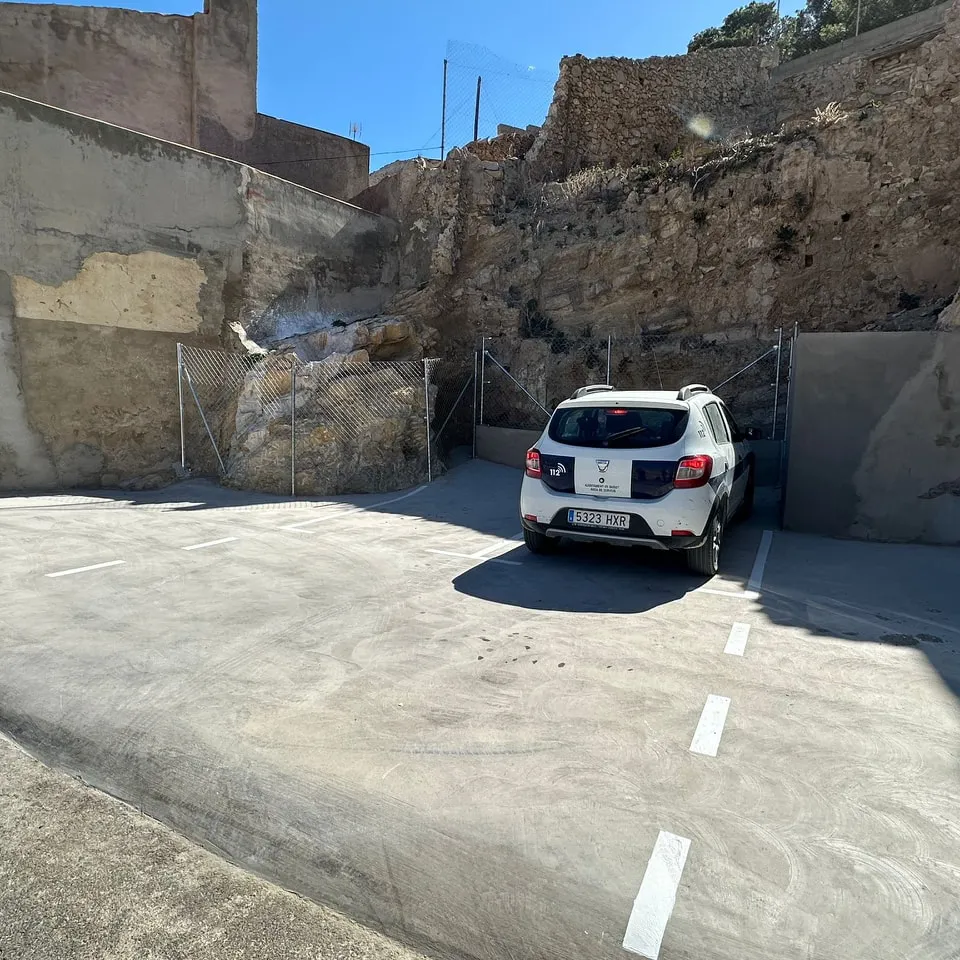 BUSOT CONVIERTE UN SOLAR EN PARKING 2024