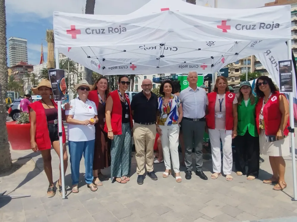 CAMPAÑA CRUZ ROJA Y AYUNTAMIENTO ALICANTE POSTIGUET OLA DE CALOR JULIO 2026