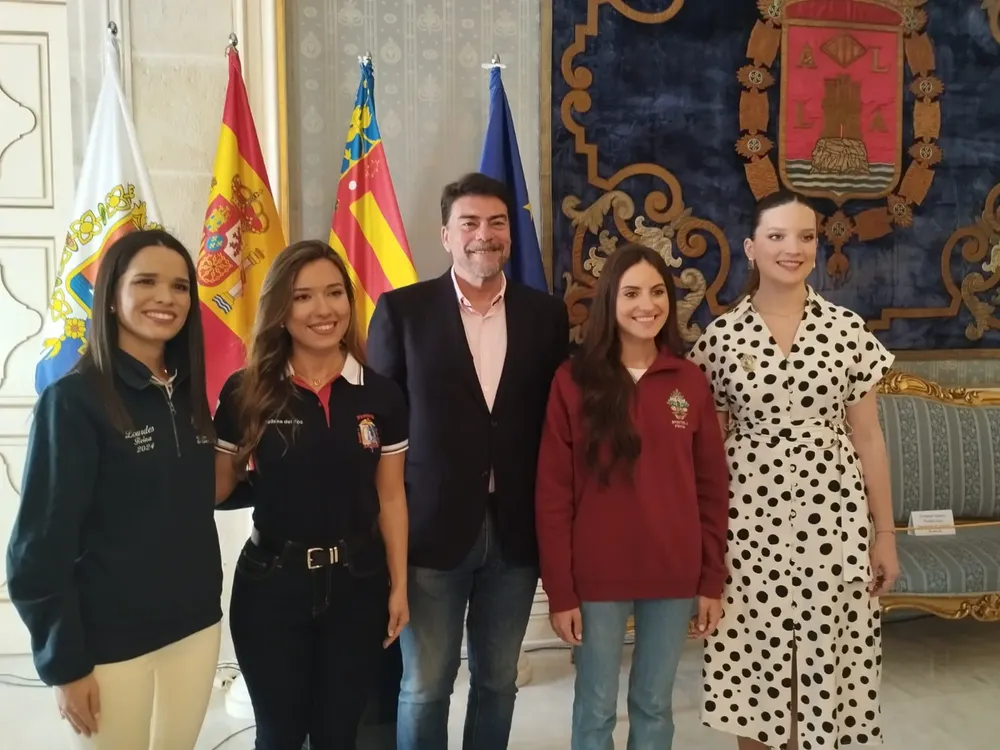 RECEPCION FALLERAS MAYORES Y REINAS CASTELLON Y ELCHE ALICANTE ALCALDE LUIS BARCALA