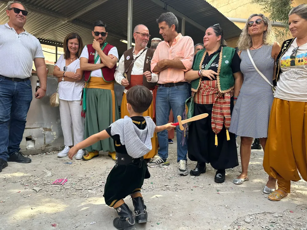 CARLOS MAZON PRESIDENTE DE LA GENERALITAT VALENCIANA VISITA CAMPELLO EN FIESTAS (13)