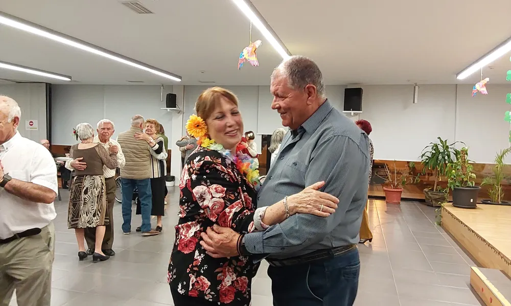 CARMEN NAVARRO Y ANTONIO BAILE CENTRO DE MAYORES