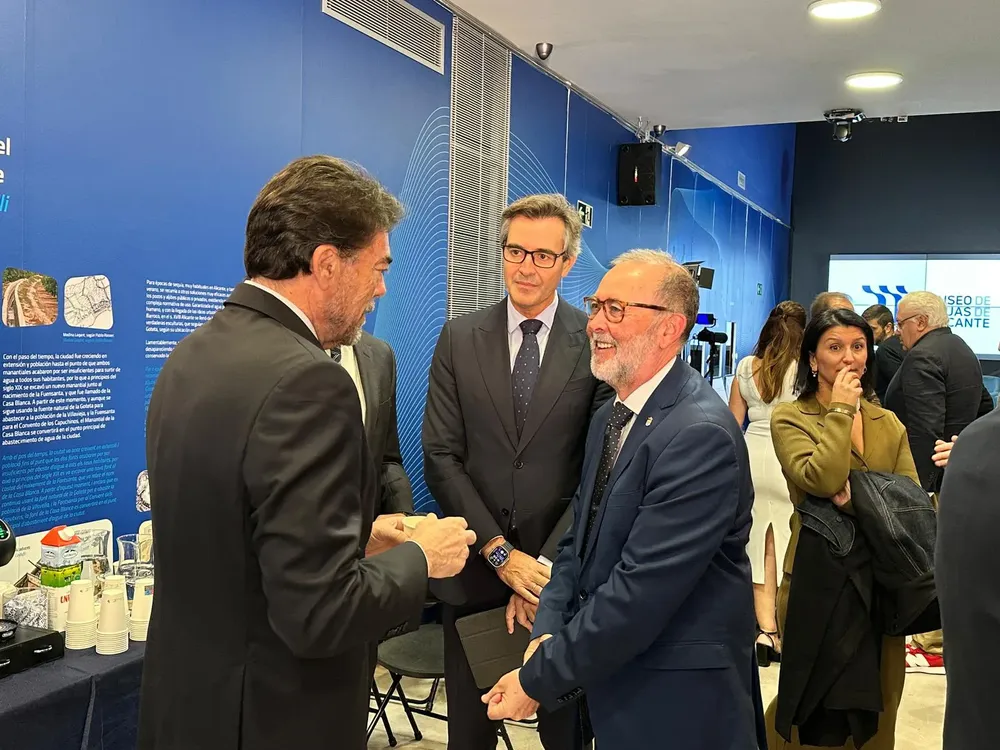 JUANJO BERENGUER ALCALDE DE CAMPELLO JUNTO A LUIS BARCALA 2025