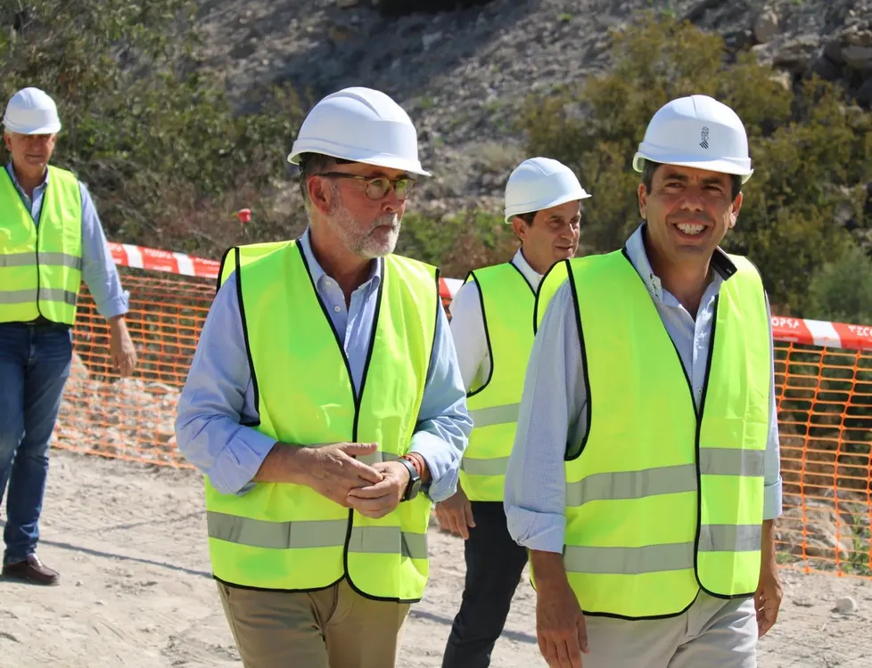 JUANJO BERENGUER CON CARLOS MAZON VISITA OBRAS ALCANTARILLADO CAMPELLO 2025