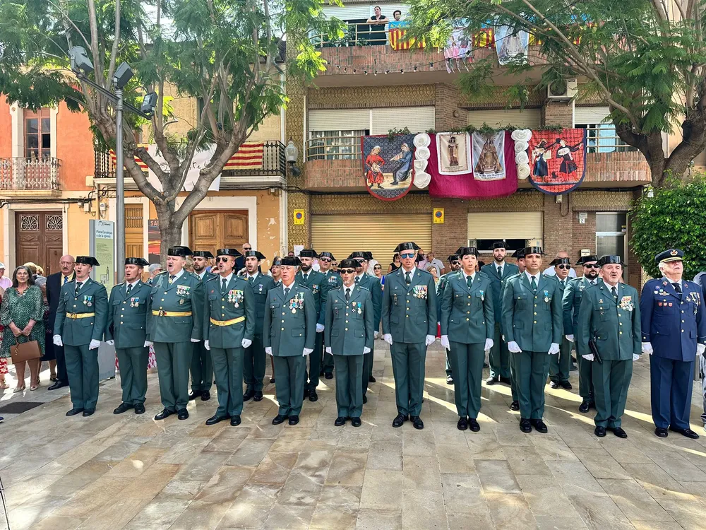 DIA HISPANIDAD GUARCIA CIVIL CAMPELLO 12-10-2024 (5)