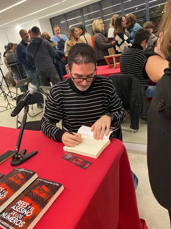 alonso Marhuenda presenta en Sant Joan Rees y el Asesino de los Números 2024 autor
