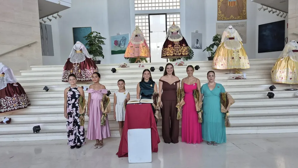 PRESENTACION TRAJES REINAS Y DAMAS CRISTO 2025