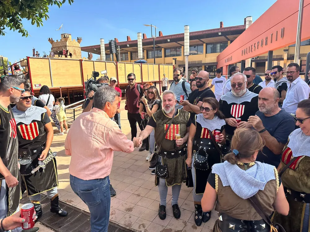 CARLOS MAZON PRESIDENTE DE LA GENERALITAT VALENCIANA VISITA CAMPELLO EN FIESTAS (7)