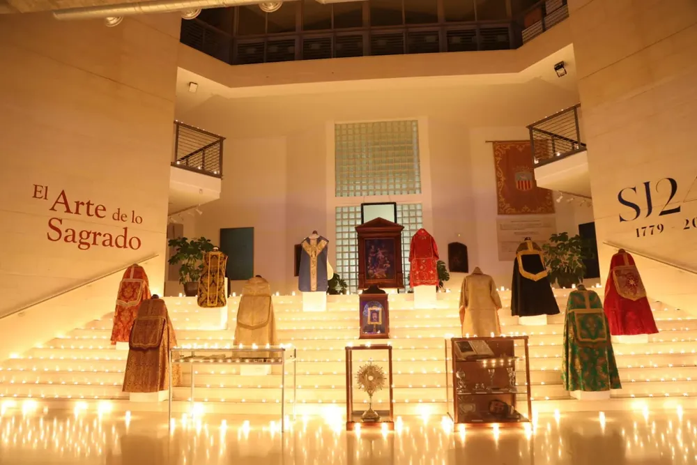 CASA CULTURA EXPO ILUMINADA