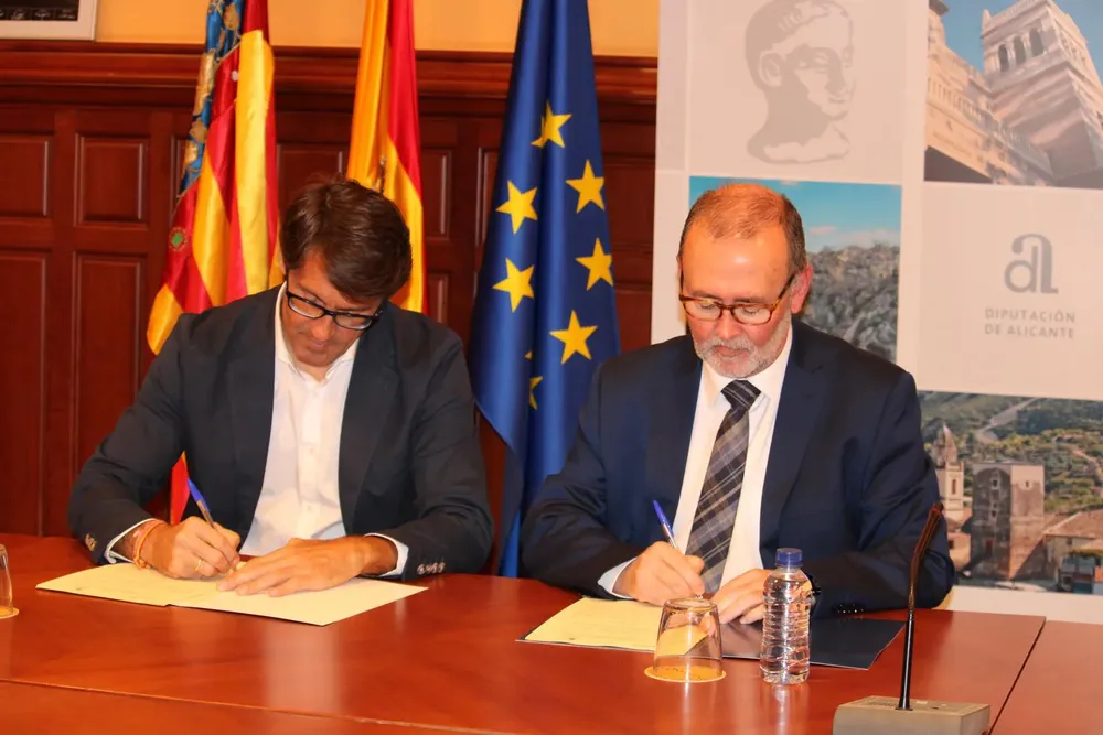 FUndación MARQ y Ayuntamiento de El Campello renuevan y amplían el convenio 2024 ALCALDE jUANJO bERENGUER FIRMA