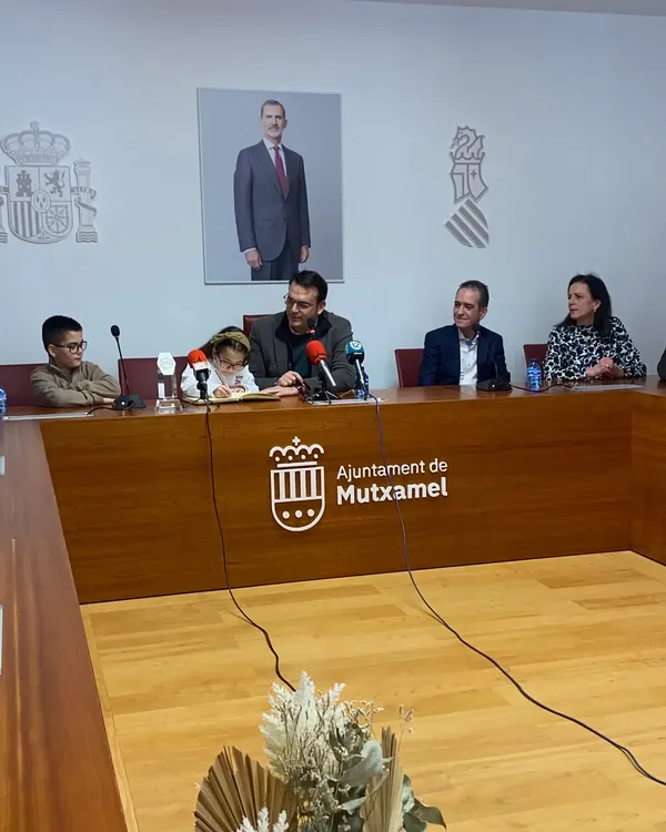 LORETO GANADORA MASTERCHEF JUNIOR CON ALCALDE RAFA GARCIA Y SUS PADRES Y HERMANO FIRMANDO 2024