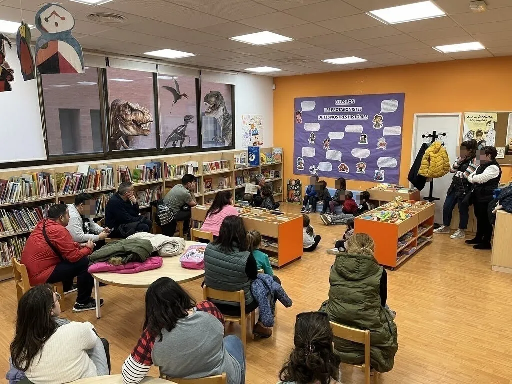 cuentacuentos en la biblioteca infantil de Mutxamel 2024