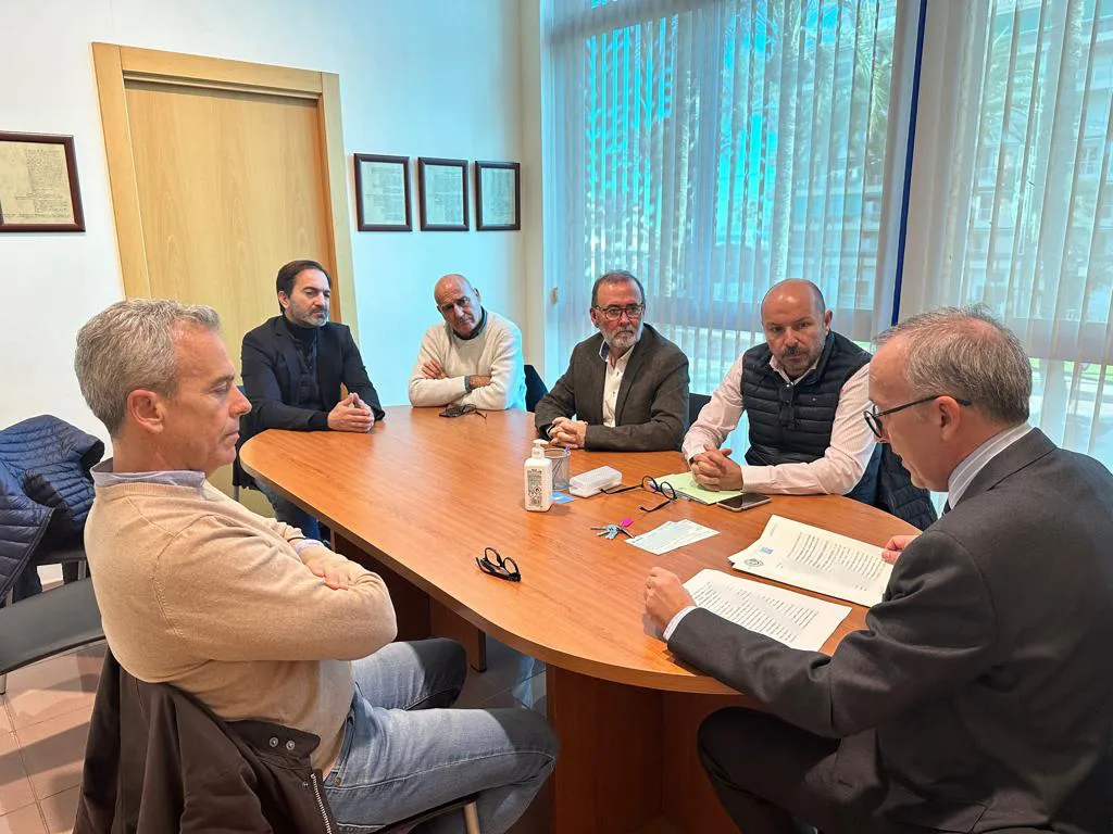 El Ayuntamiento protocoliza la compra del local destinado a ampliar el Centro de Salud campello alcalde juanjo berenguer mesa