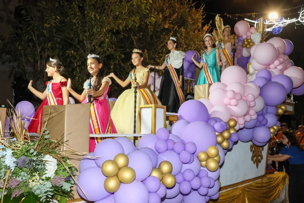 DESFILE DE CARROZAS SANT JOAN 2026 REINAS Y DAMAS FIESTAS