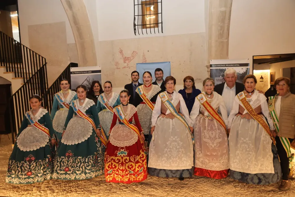 Exposición en Torre Ansaldo holocausto 2024 reinas y damas daavid aracil concejal