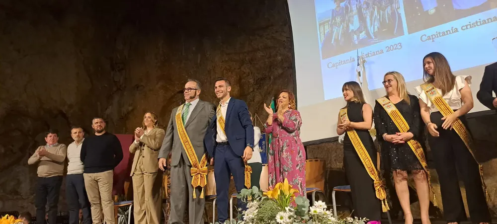 BUSOT PRESENTA SUS CAPITANIAS 2024 ALCALDE ALEJANDRO MORANT FOTO 2