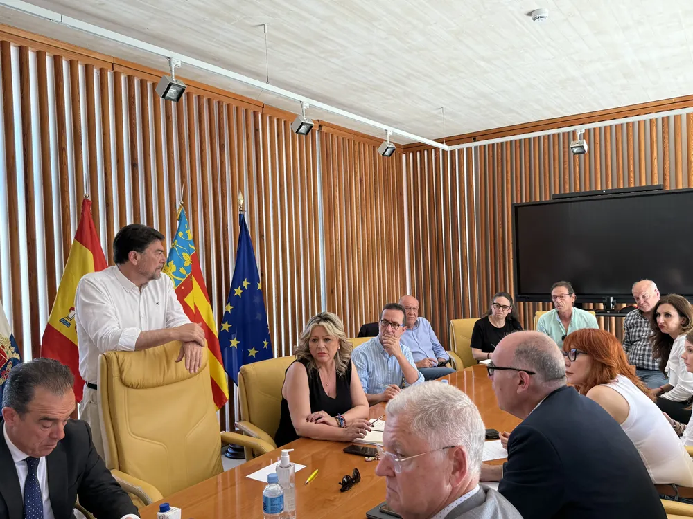 LUIS BARCALA ALCALDE ALICANTE GABINETE DE CRISIS ENERGETICA APAGON ABRIL 2025