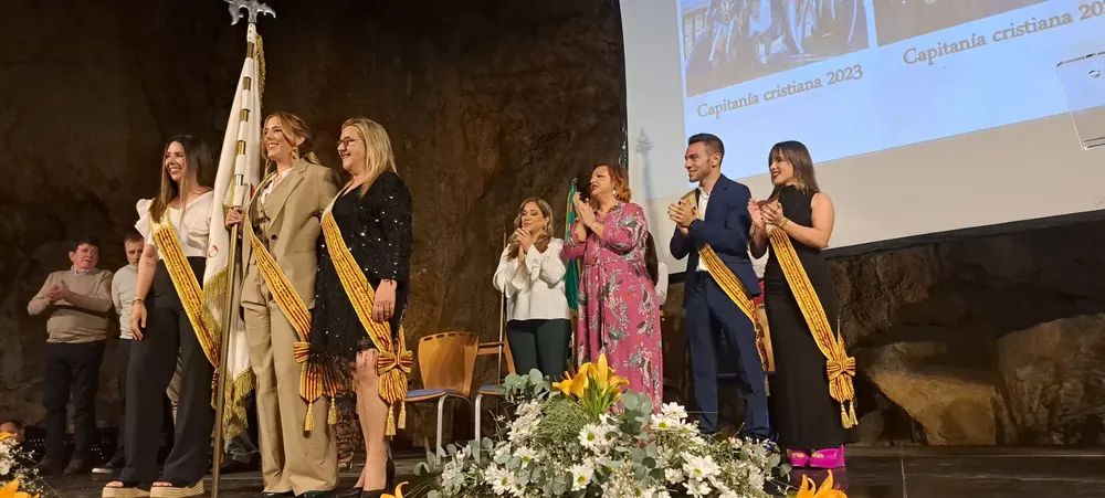 BUSOT PRESENTA SUS CAPITANIAS 2024 ALCALDE ALEJANDRO MORANT FOTO 6