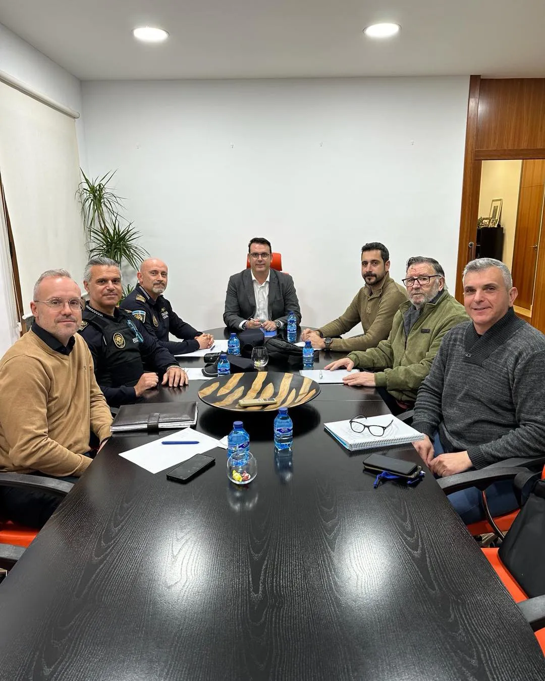 El Ayuntamiento de Mutxamel se reúne con los vecinos de la Urbanización Río Park 2024 alcalde rafael garcia