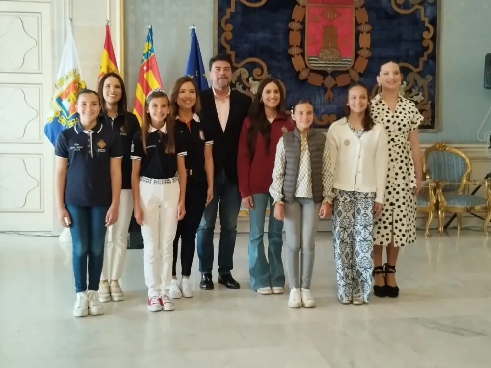 RECEPCION FALLERAS MAYORES Y REINAS CASTELLON Y ELCHE ALICANTE ALCALDE LUIS BARCALA FOTO 3