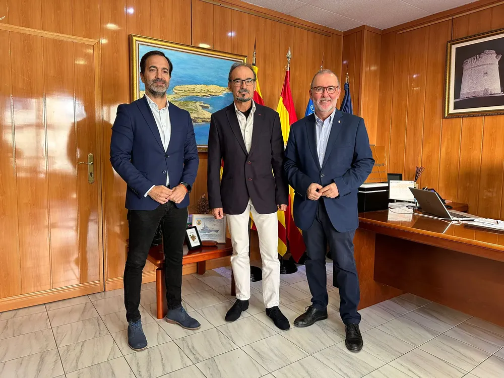 JORDI GISBERT jefe de zona del área de salud de El Campello CON ALCALDE CAMPELLO JUANJO BERENGUER 2025