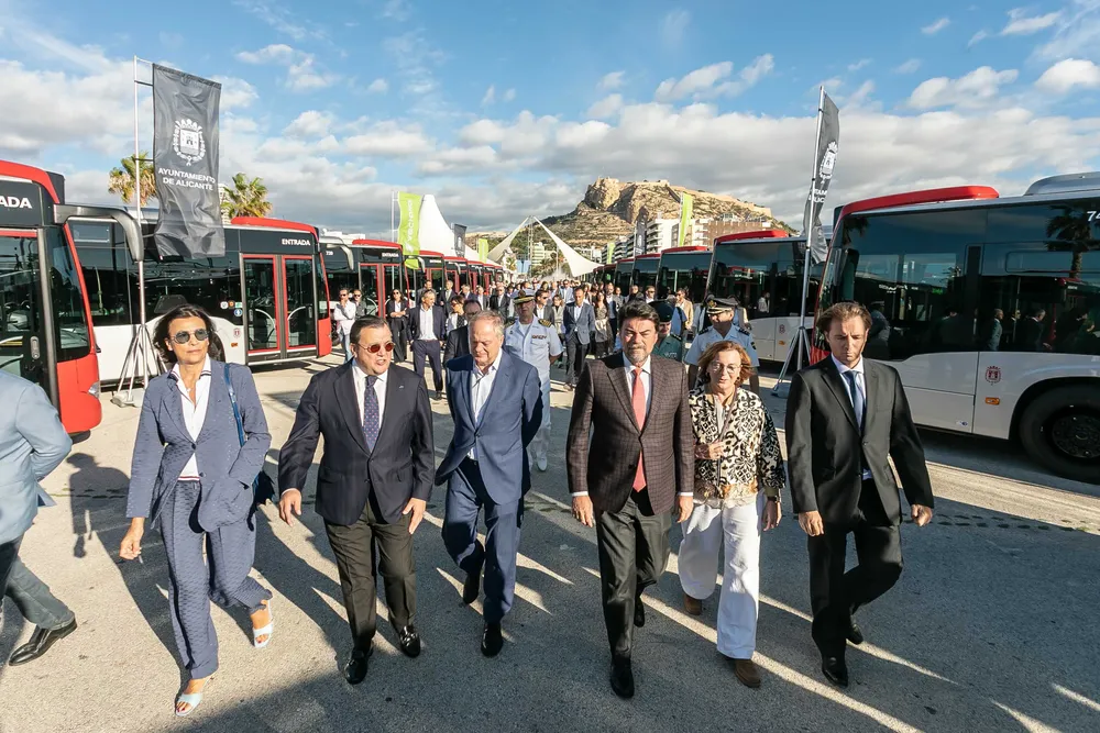 NUEVOS AUTOBUSES ELECTRICOS ALICANTE ALCALDE LUIS BARCALA 2024