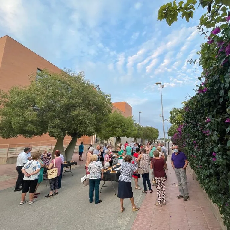 REAPERTURA OFICIAL CASAL TERCERA EDAD MUTXAMEL 2021 OCTUBRE 5 PUBLICO EXTERIOR CALLE