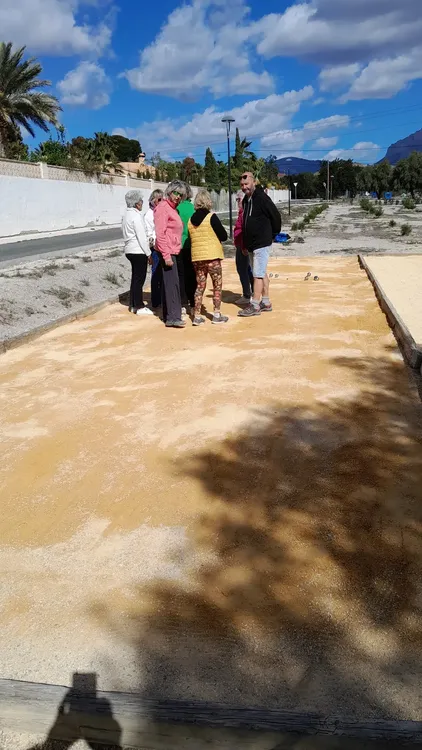 Busot realiza labores de adecuación de pistas de petanca  en el Llano de los Pastores 2024 foto 2