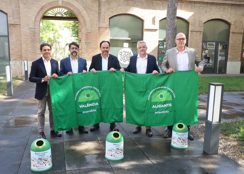 063025 Entrega Bandera Verde CV a Alicante y Valencia (2)