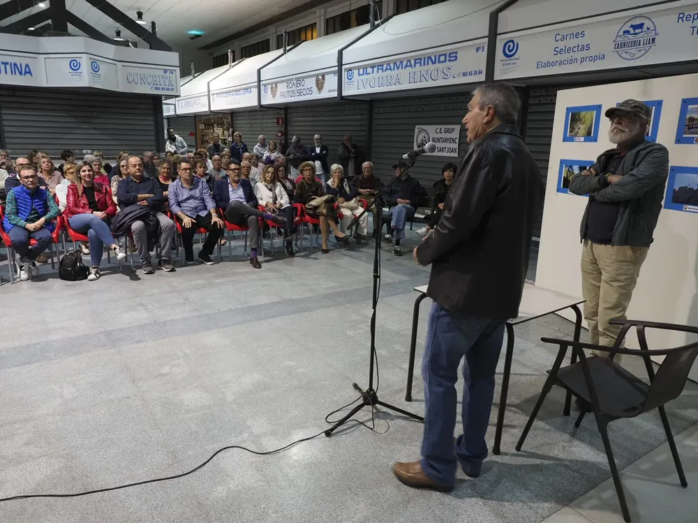 EXPOSICION GRUP MUNTANYENC SANT JOAN 2023 MERCADO (4)