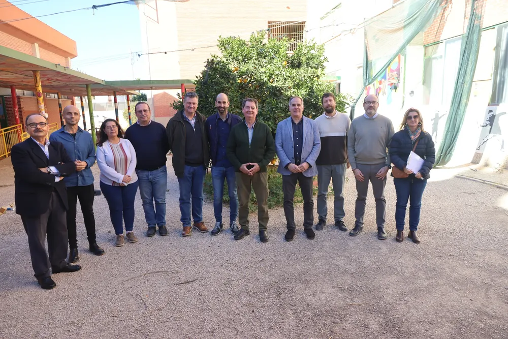Firmada el acta de replanteo de las obras del nuevo IES Luis García Berlanga de Sant Joan 2023 alcalde santi roman   