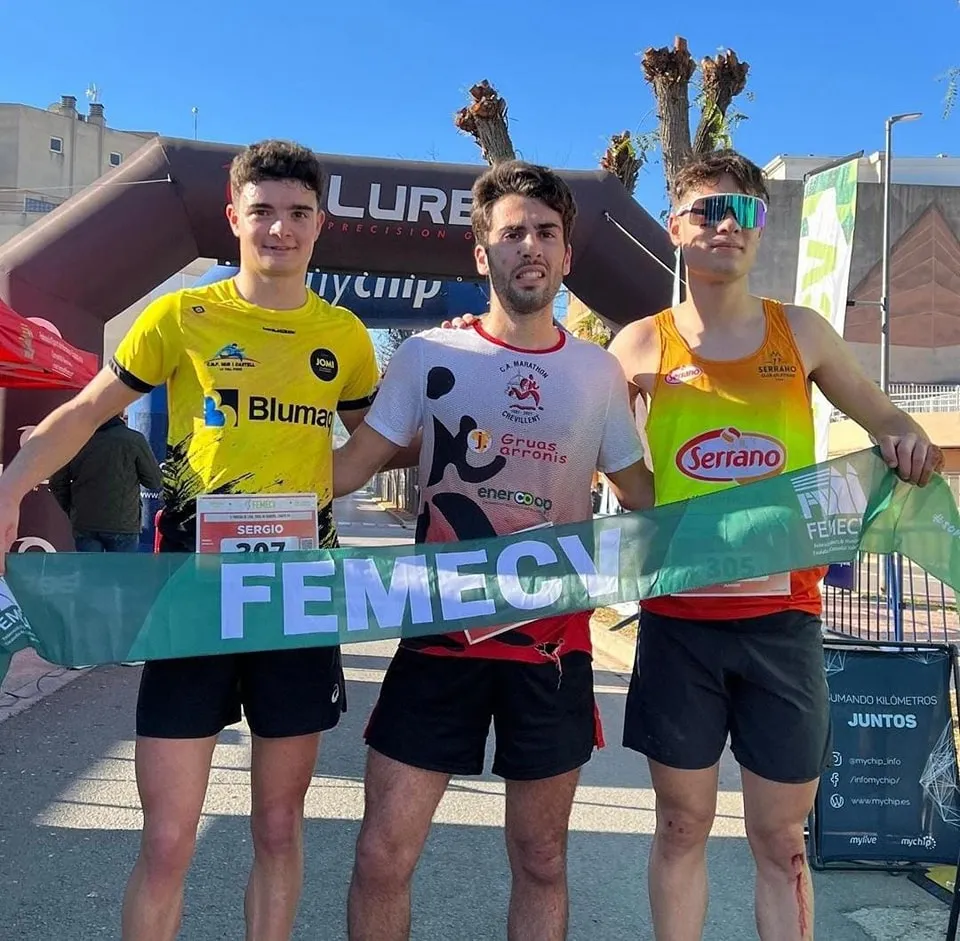 Iker Chavarria Seva vecino dde busot ganador de la liga de carreras de monaña 2024