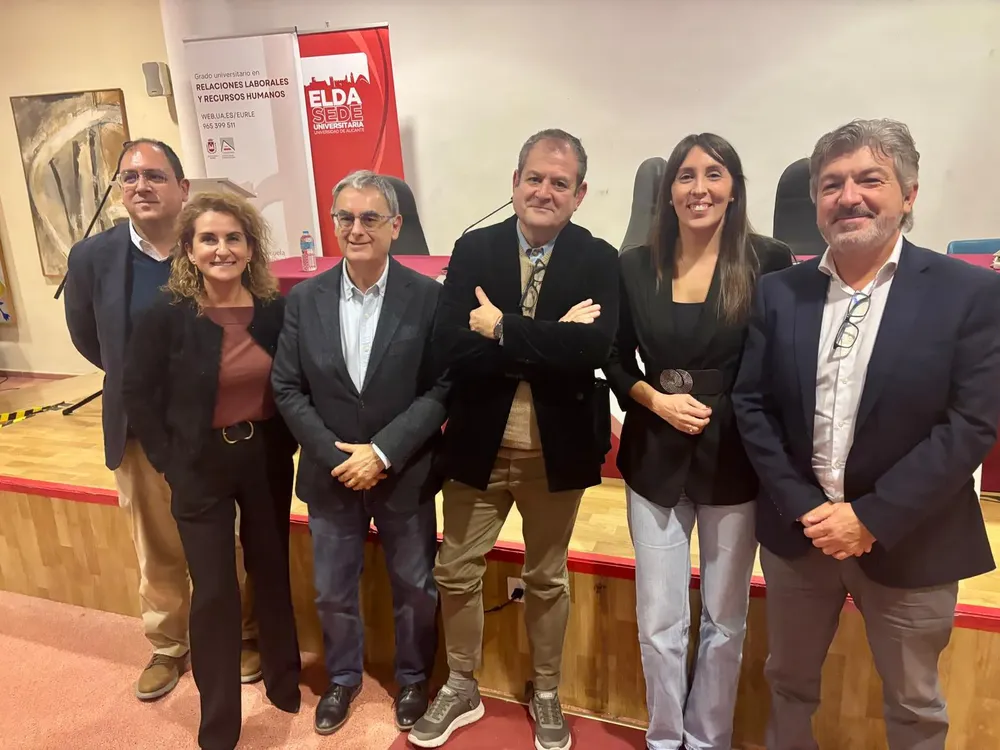 ALUMNOS Y PROFESORES ESCUELA UNIVERSITARIA DE ELDA EN CAMPELLO 2025