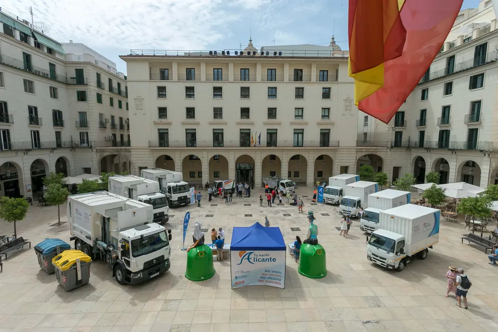 CAMIONES Y CONTENEDORES LIMPIEZA CALLES ALICANTE 2025