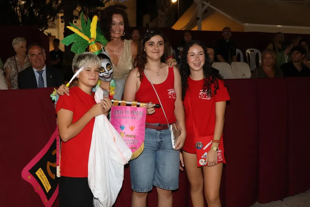DESFILE DE CARROZAS SANT JOAN 2026 PREMIO PEÑA CON CHARO TOMAS