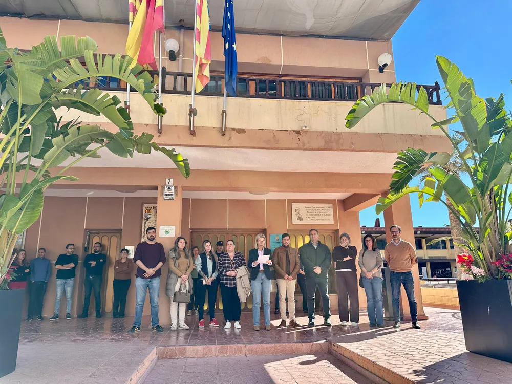 MINUTO DE SILENCIO ENFERMERA BENISASSIM AYUNTAMIENTO CAMPELLO 2026