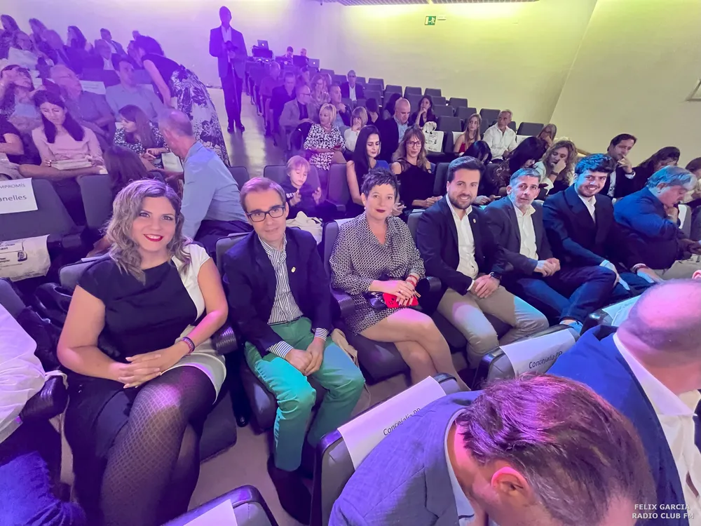 XV GALA ACEA ASOCIACION COMERCIANTES SANT JOAN 2023 (349) PSOE ESTHER DONATE