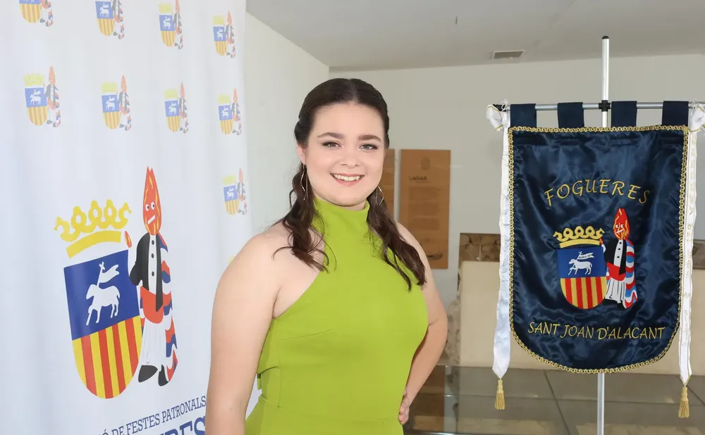PRESENTACION BELLEZAS Y DAMAS HOGUERAS SAN JUAN 2025 FOTO 8