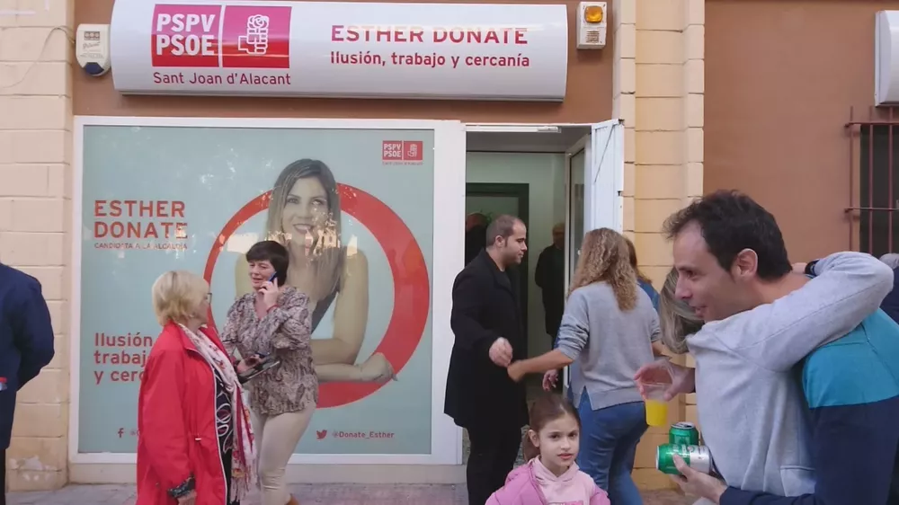 ESTHER DONATE INAUGURA SEDE ELECTORAL PSOE SANT JOAN 2023 CALLE SAN MIGUEL DE TARAZONA (8)