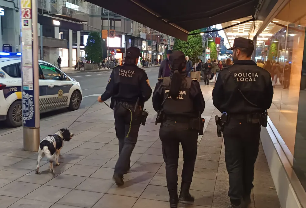 POLICIA LOCAL ALICANTE EN NAVIDAD MAISONNAVE 2025