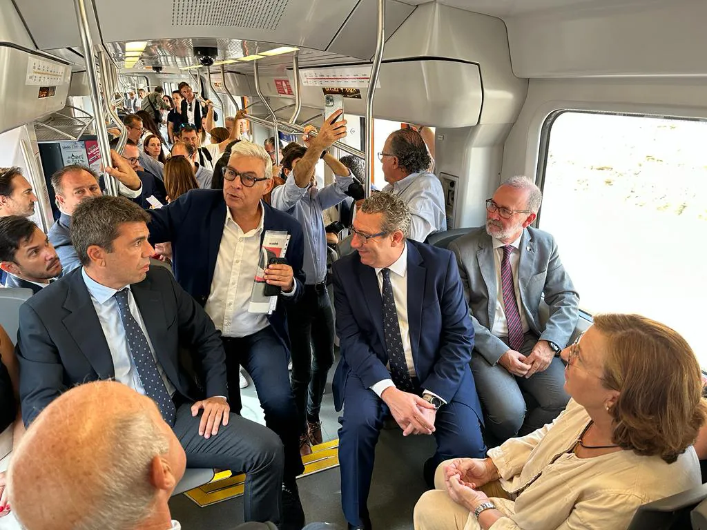 CARLOS MAZON PRESIDENTE DE LA GENEALITAT VISITA EL CAMPELLO 20 AÑOS TRAM (4)